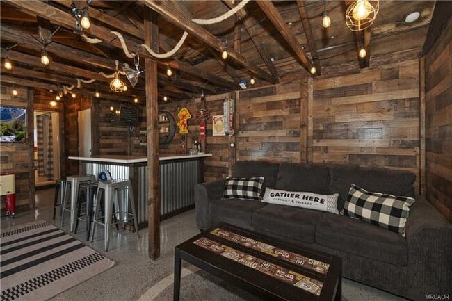 Building Photo - Move-In Ready 2 Bed / 2 Bath + Bonus Room & Den/Office