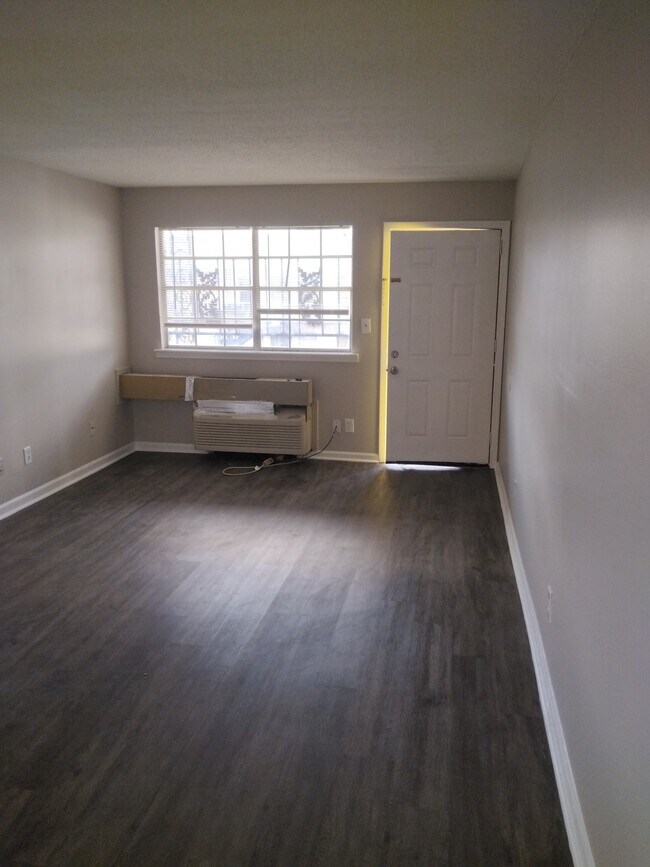 Building Photo - Westview 1