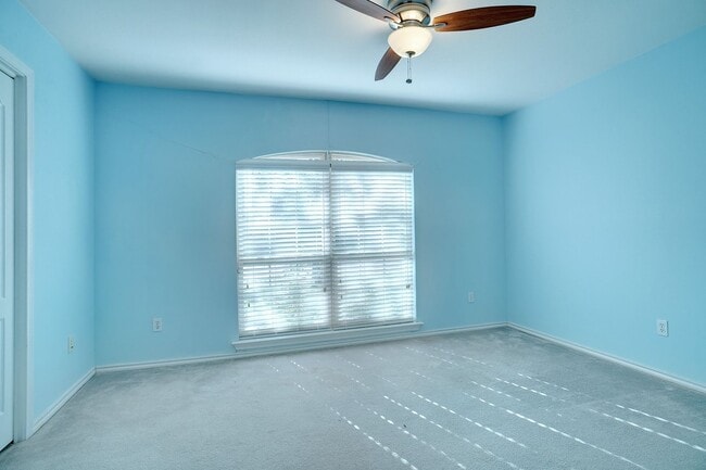 Building Photo - Beautiful Benbrook Home on Quarter Acre