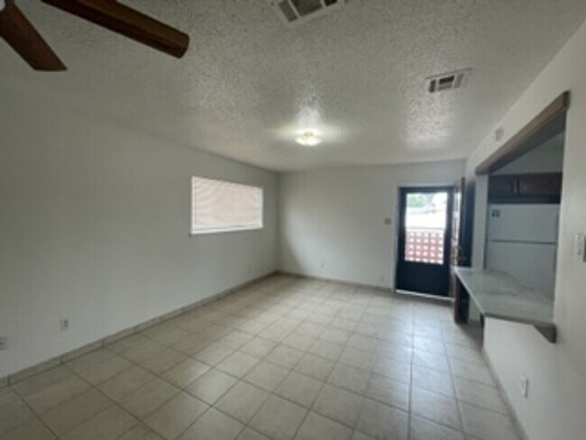 Building Photo - 2101 Chilton Dr