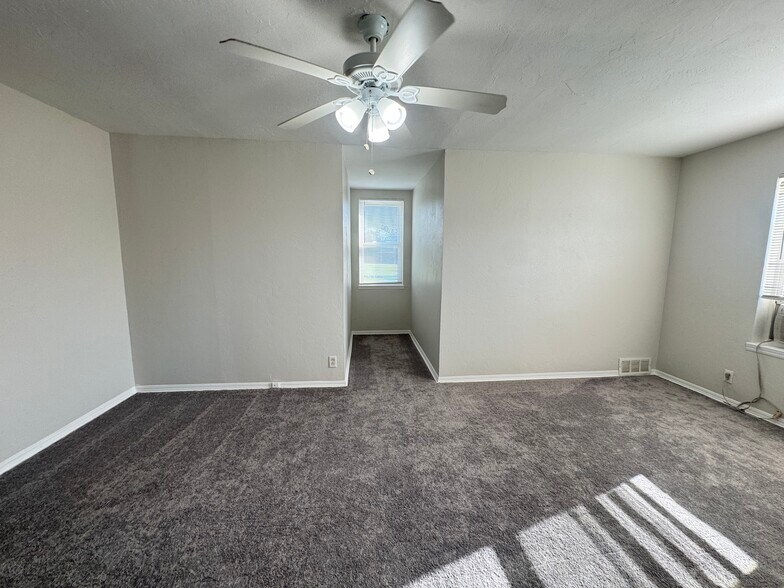 Building Photo - 6007 NW 32nd St