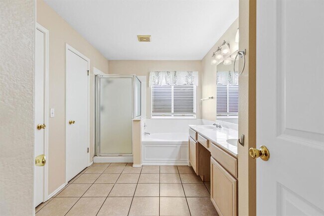 Building Photo - 16802 Bailey Jean Dr