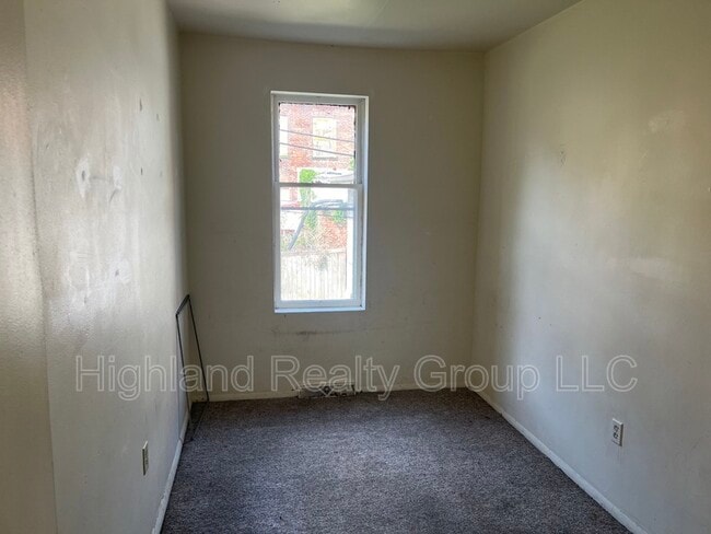 Building Photo - 147 Locust St