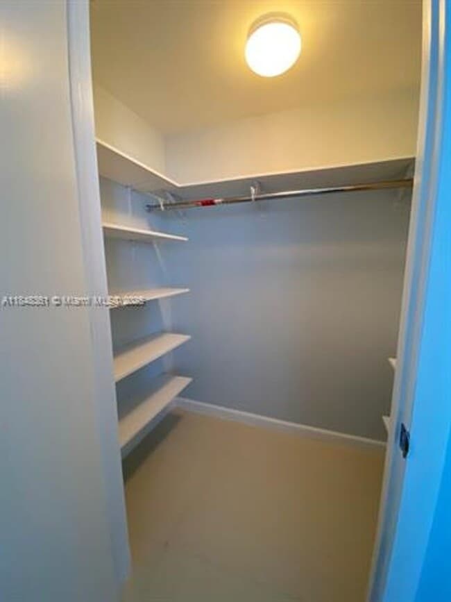 Building Photo - 475 Brickell Ave