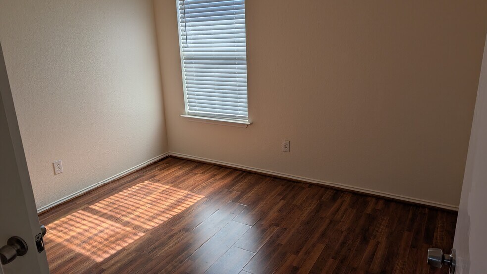 Building Photo - 5215 Waltham Ct