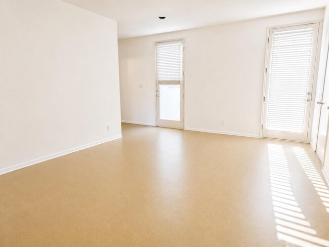 Building Photo - 866 N Topaz Cir