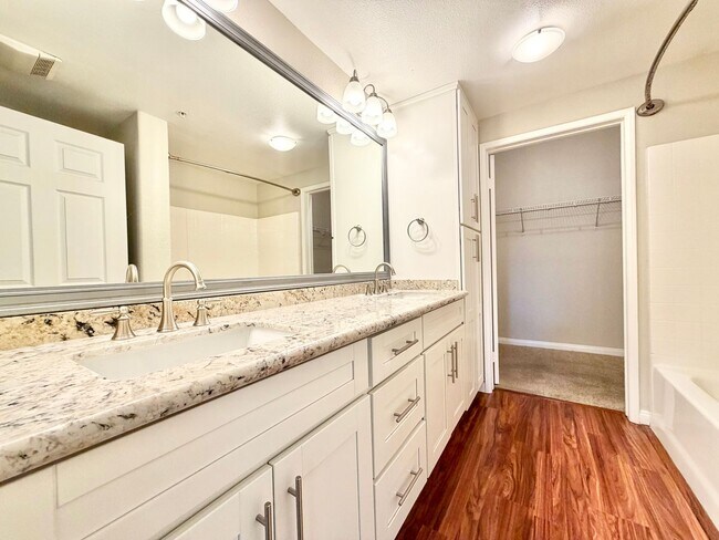 Building Photo - Stylish 2 Bedroom 2 Bathroom 1 Car Garage with Resort Style Amenities in Prime Temecula Location