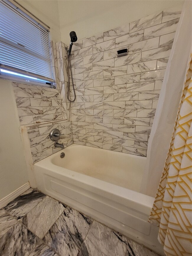 Building Photo - 1226 W Gray St