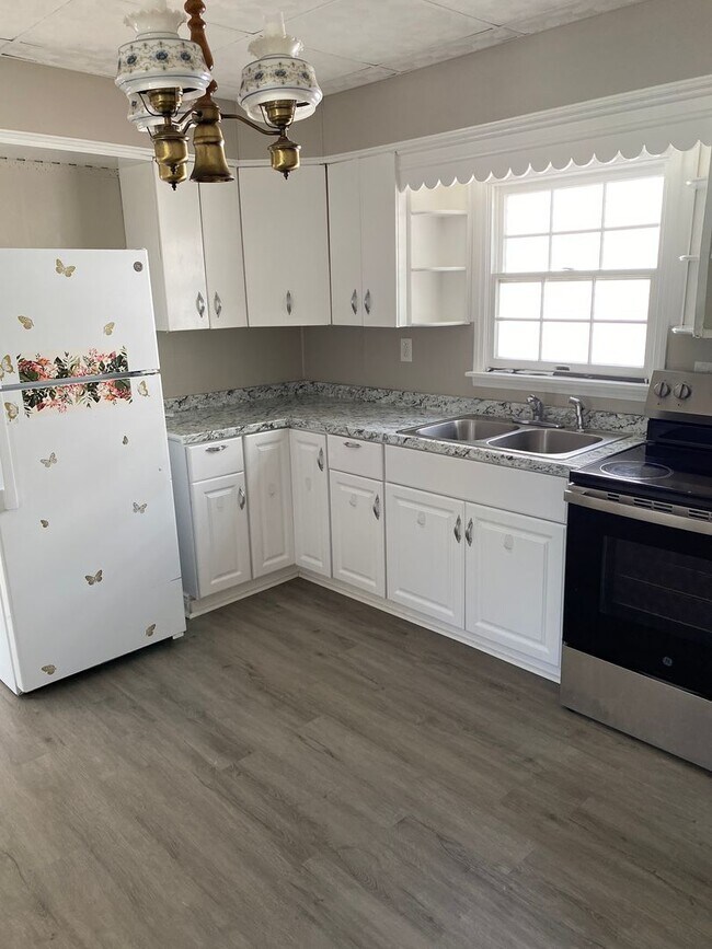 Building Photo - 3 BR, 1 BA House