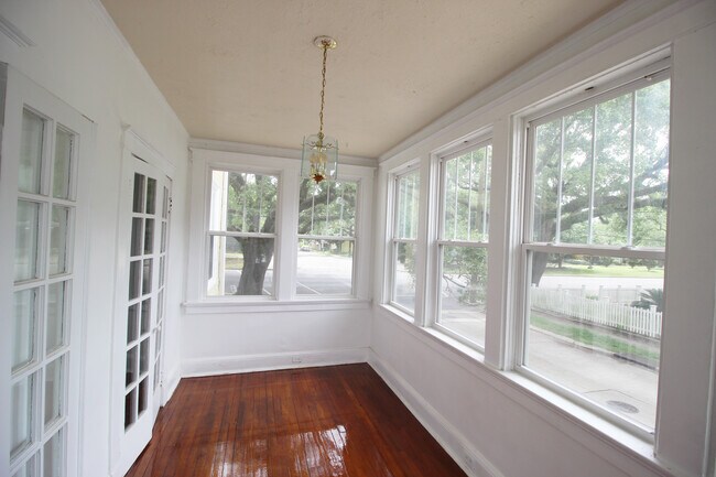 Building Photo - 3300 Napoleon Ave