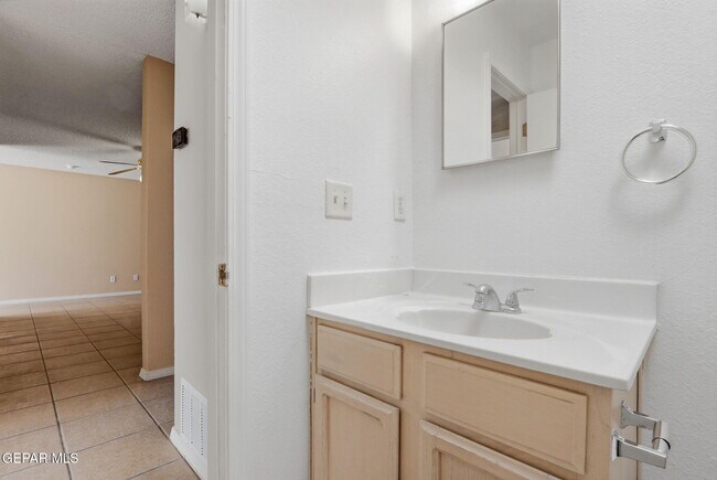 Building Photo - 3413 Yellow Rose St