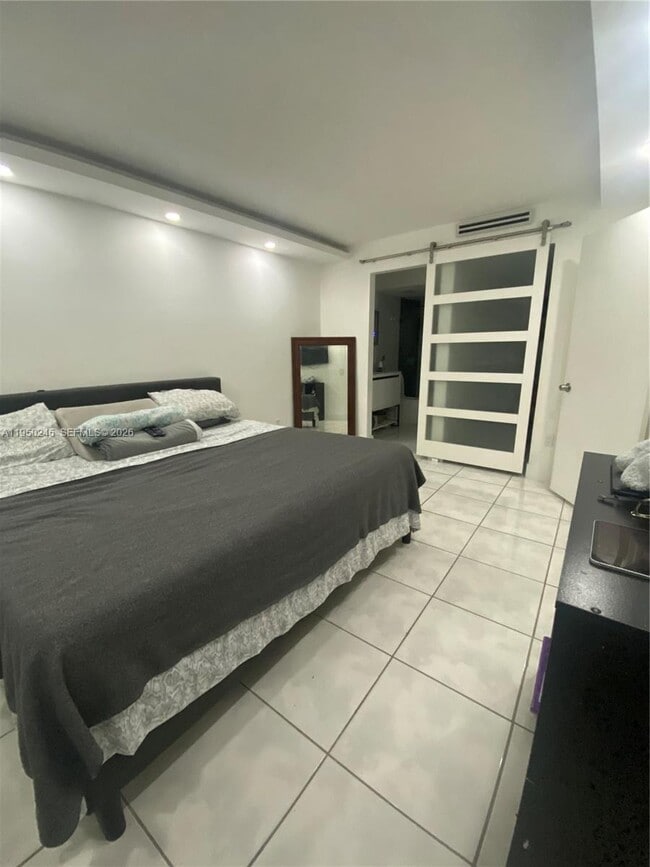 Building Photo - 9706 Hammocks Blvd