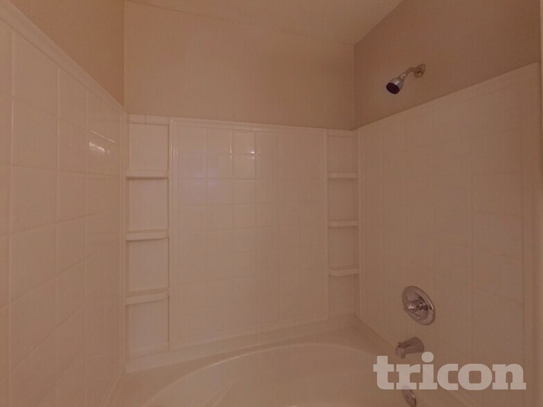 Building Photo - 4845 Leaf Hollow Dr