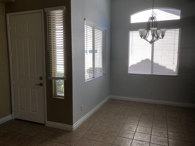 Building Photo - 198 Crown Imperial St