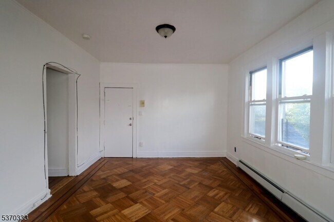 Building Photo - 176 Shephard Ave