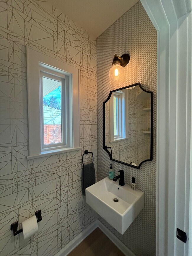 1/2 Bath - 1211 E 2nd St