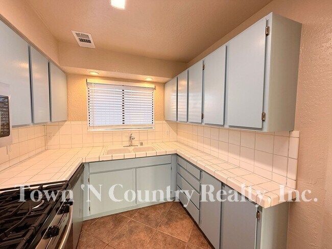 Building Photo - 100 W Rossi St