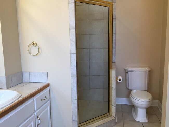 Building Photo - Pensacola - Downtown - 2 bedroom, 2 bathroom - water and sewer included