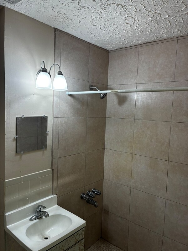 Building Photo - 7022 Linda Dr