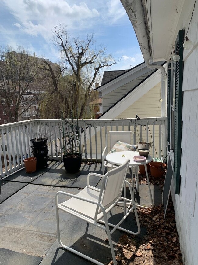 Building Photo - 143 Lathrop St