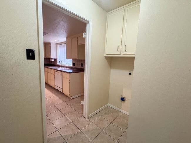 Building Photo - 14418 Moorfield Dr