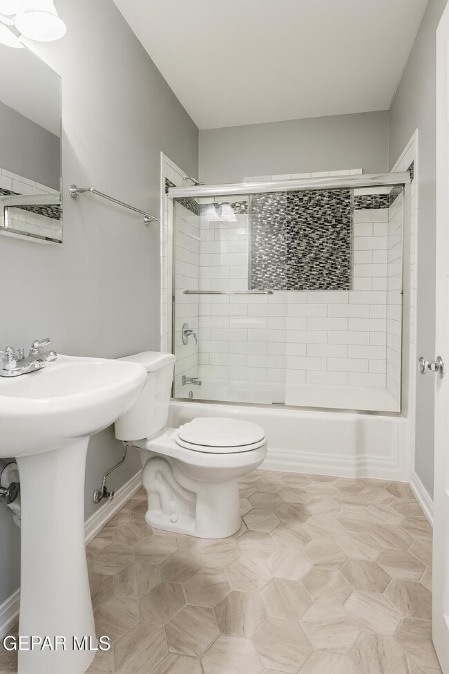 Building Photo - 2211 N Campbell St