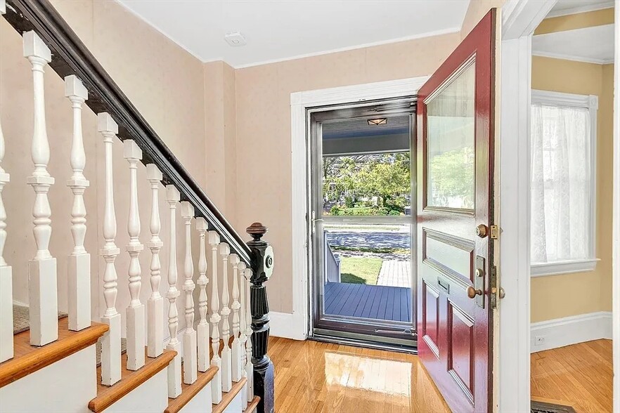 Building Photo - 112 Church St