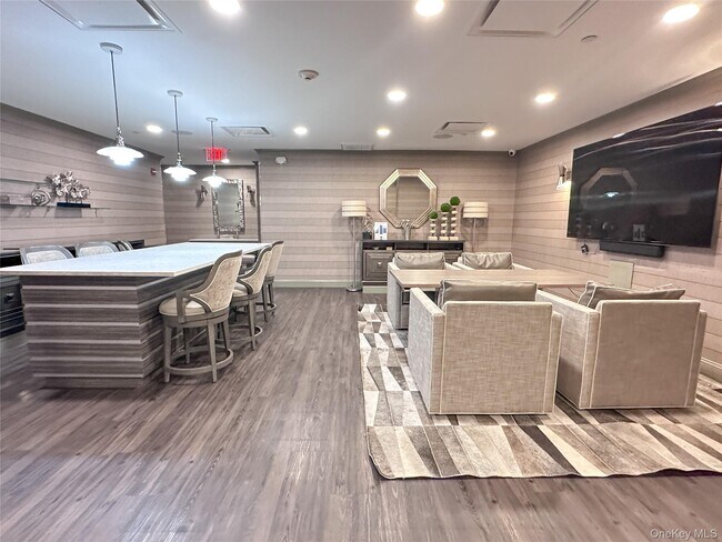 Building Photo - 10 City Pl