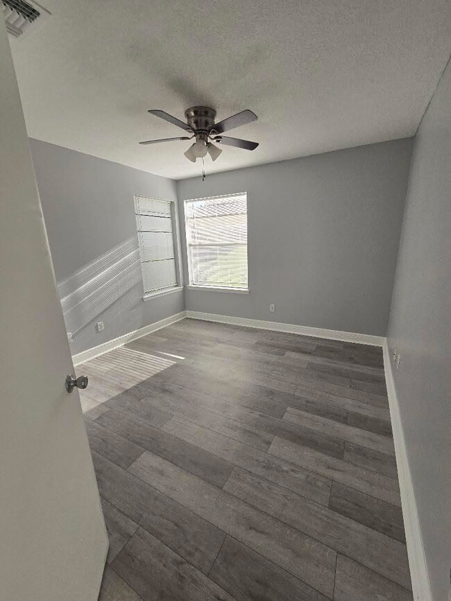 Building Photo - 715 Sugar Bay Way