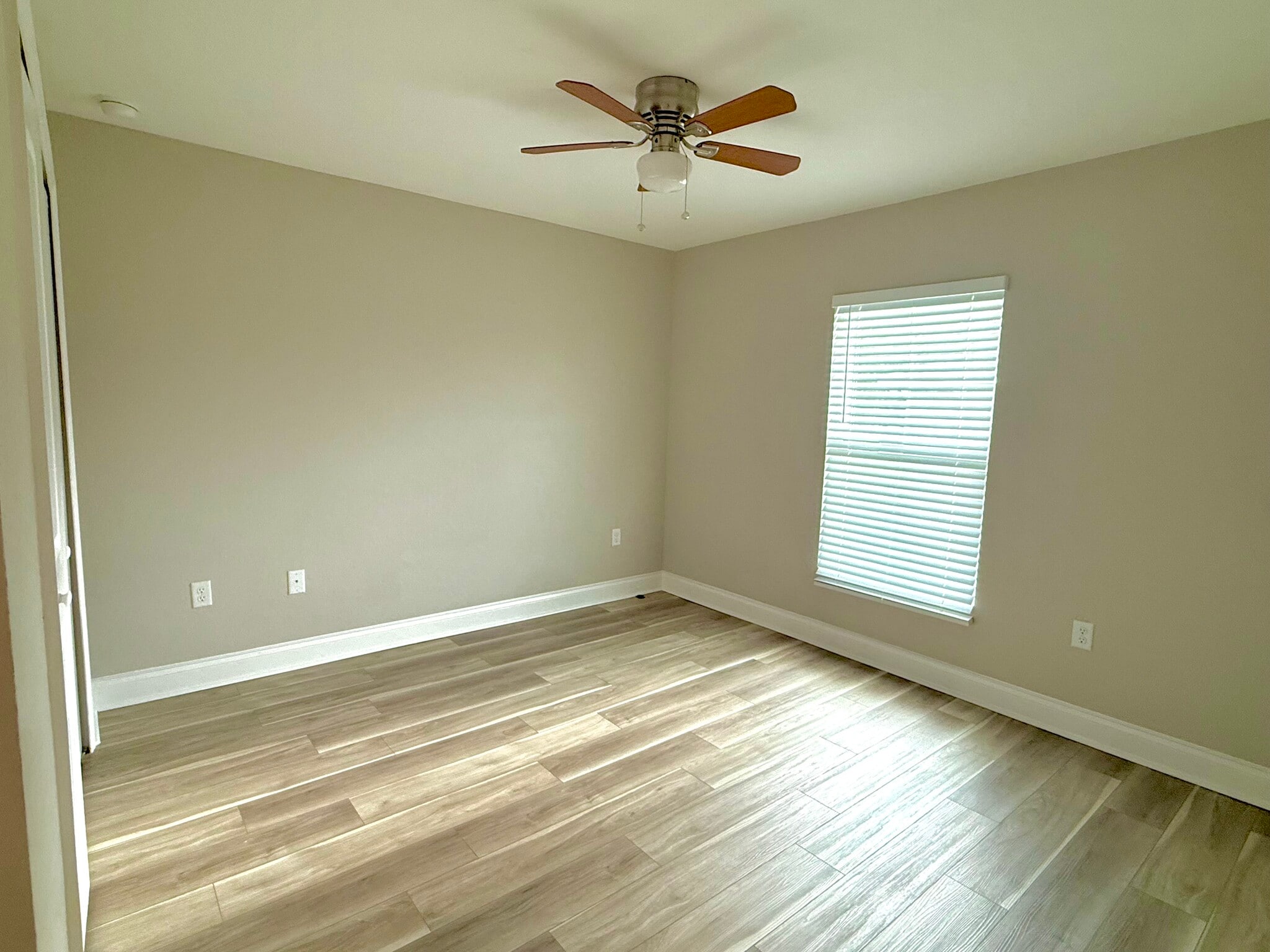 Building Photo - 2139 Sutton Ridge Ave