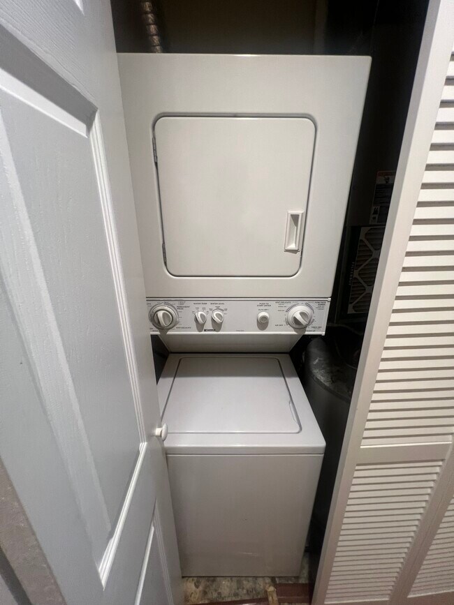 Building Photo - 51 Greenwich Pl