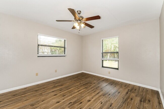 Building Photo - 2123 SE 3rd St