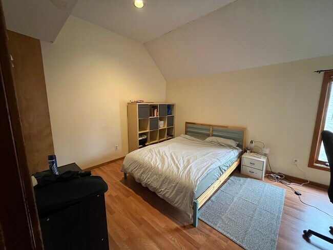 Building Photo - 23 Compton St