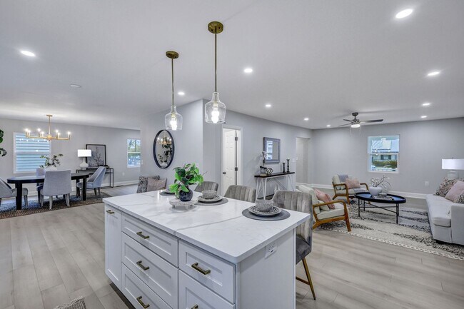 Building Photo - 828 Longbranch Dr