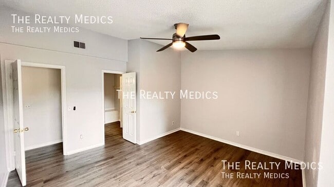 Building Photo - 3043 Antique Oaks Cir