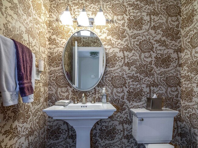 Building Photo - Majestic Custom Home