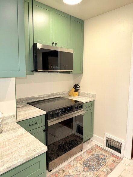 Building Photo - 612 W Washington St