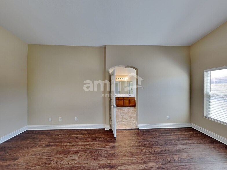 Building Photo - 8845 Red Fox Dr