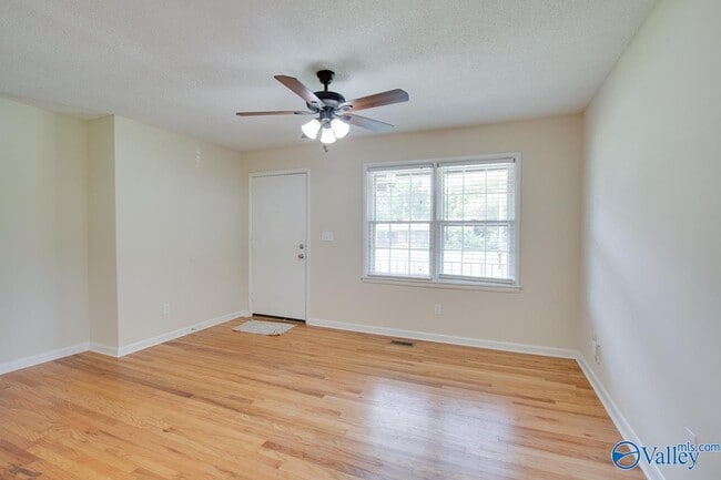 Building Photo - 1830 Oakwood Ave NE