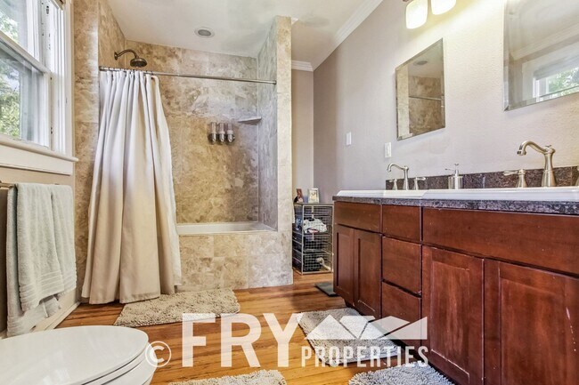 Building Photo - Beautiful Home in Amazing Location