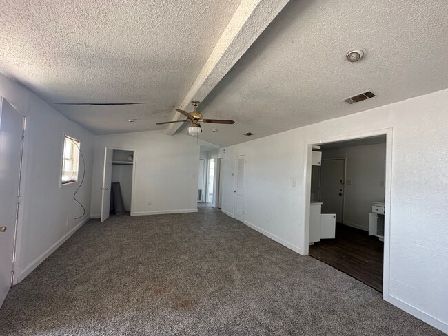 Building Photo - Available Now! MOVE IN SPECIAL!!