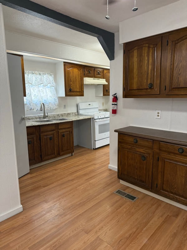 Building Photo - 622 Mariposa