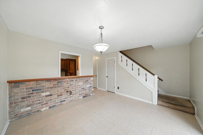 Building Photo - 10666 Hazelhurst Dr