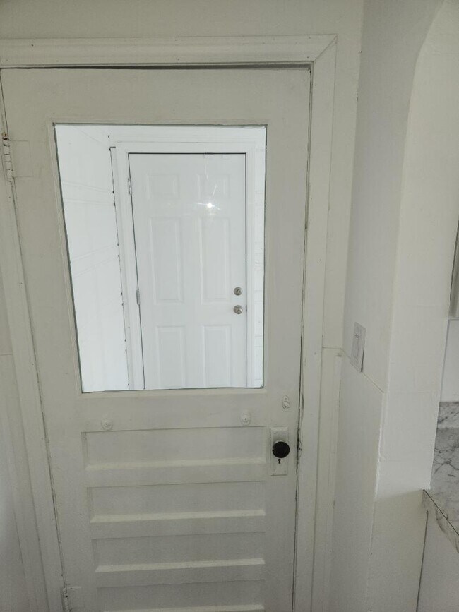 Building Photo - 1223 N Chautauqua Ave