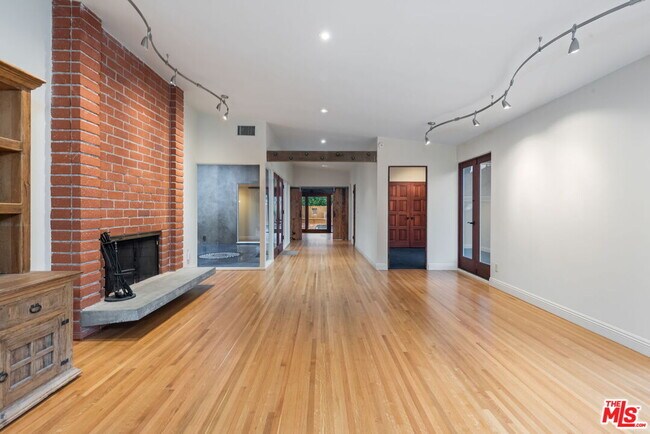Building Photo - 16141 Bayberry Pl