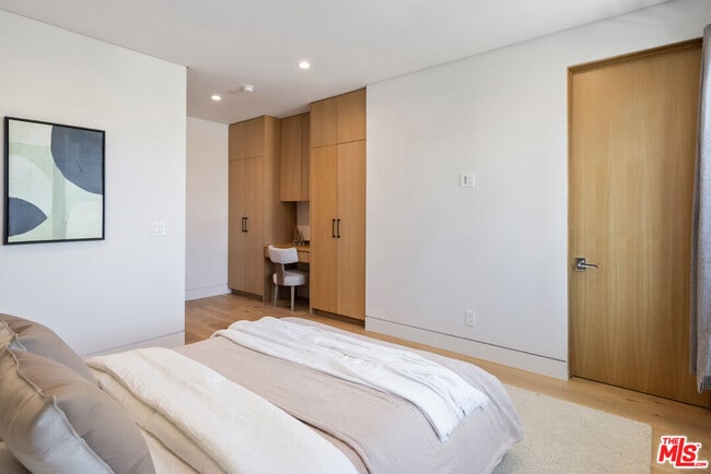 Building Photo - 14822 Hesby St