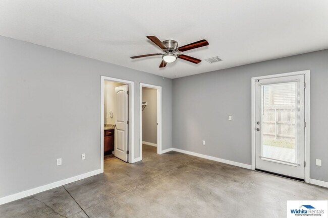 Building Photo - Westside duplex - 3 Bedroom 2 Bathroom  **...