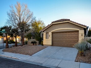 Building Photo - "Charming 3-Bed Oasis with 2 Baths in Heart of Las Vegas - 1884 Sq Ft of Comfort!"