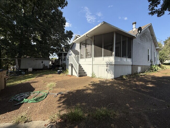 Building Photo - 2905 Sheana Way
