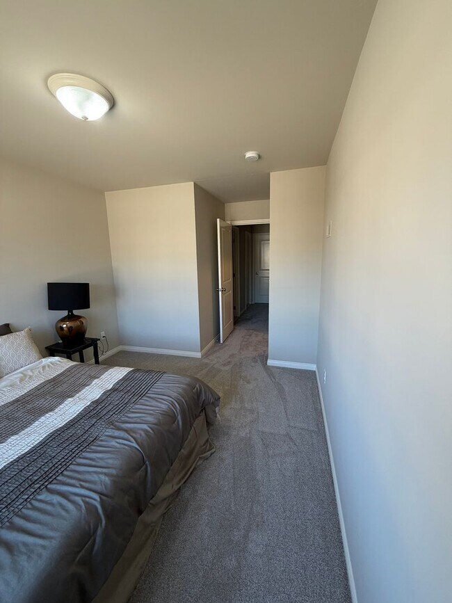 Building Photo - 13776 Grandeur Ave